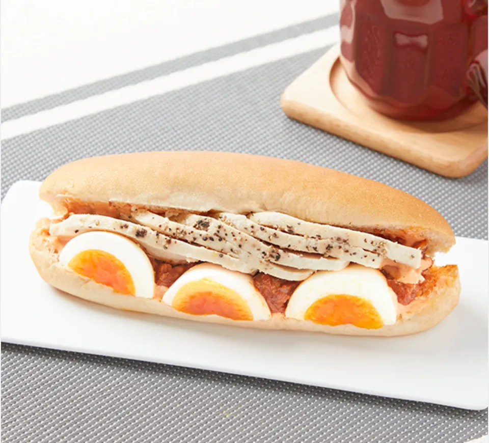 ファミマのダイエットにおすすめなパン①